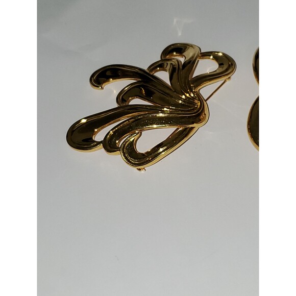 A Lot of Two Monet Brooch Pins Gold Tone Swirly Flair Design Collectible Large - Picture 3 of 8